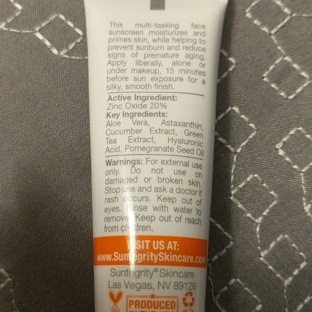 Moisturizing Mineral Face Sunscreen and Primer